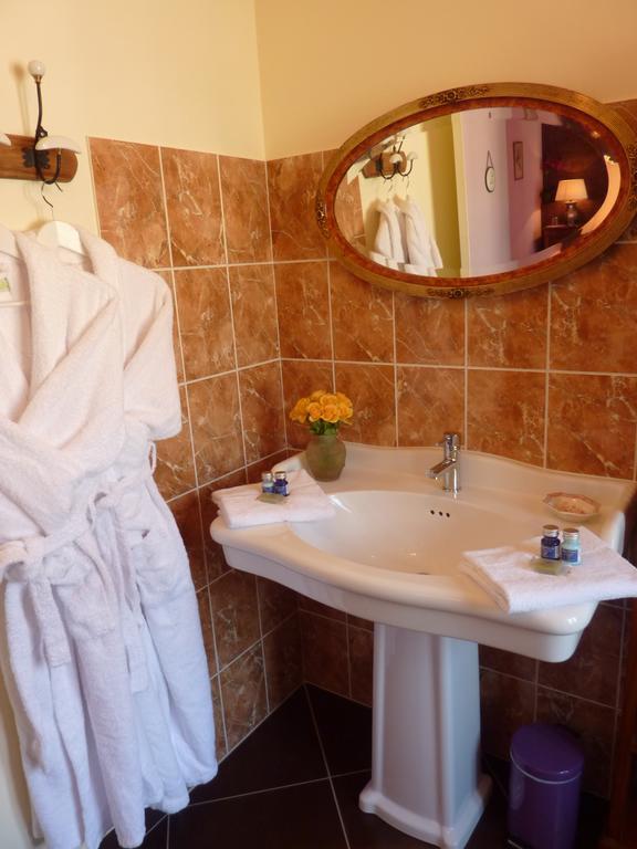 Maison D'Hotes Les Belles De Mai Pontorson Zimmer foto
